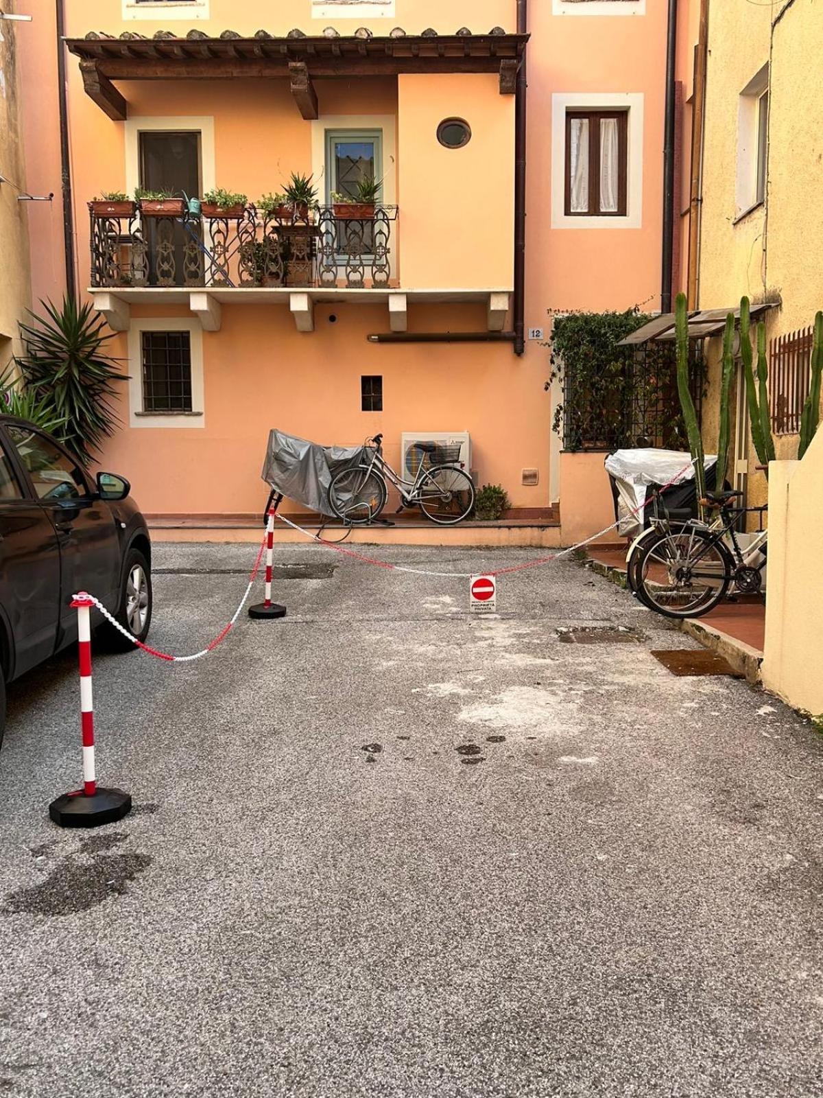 Saliscendi Apartment Pietrasanta Bagian luar foto