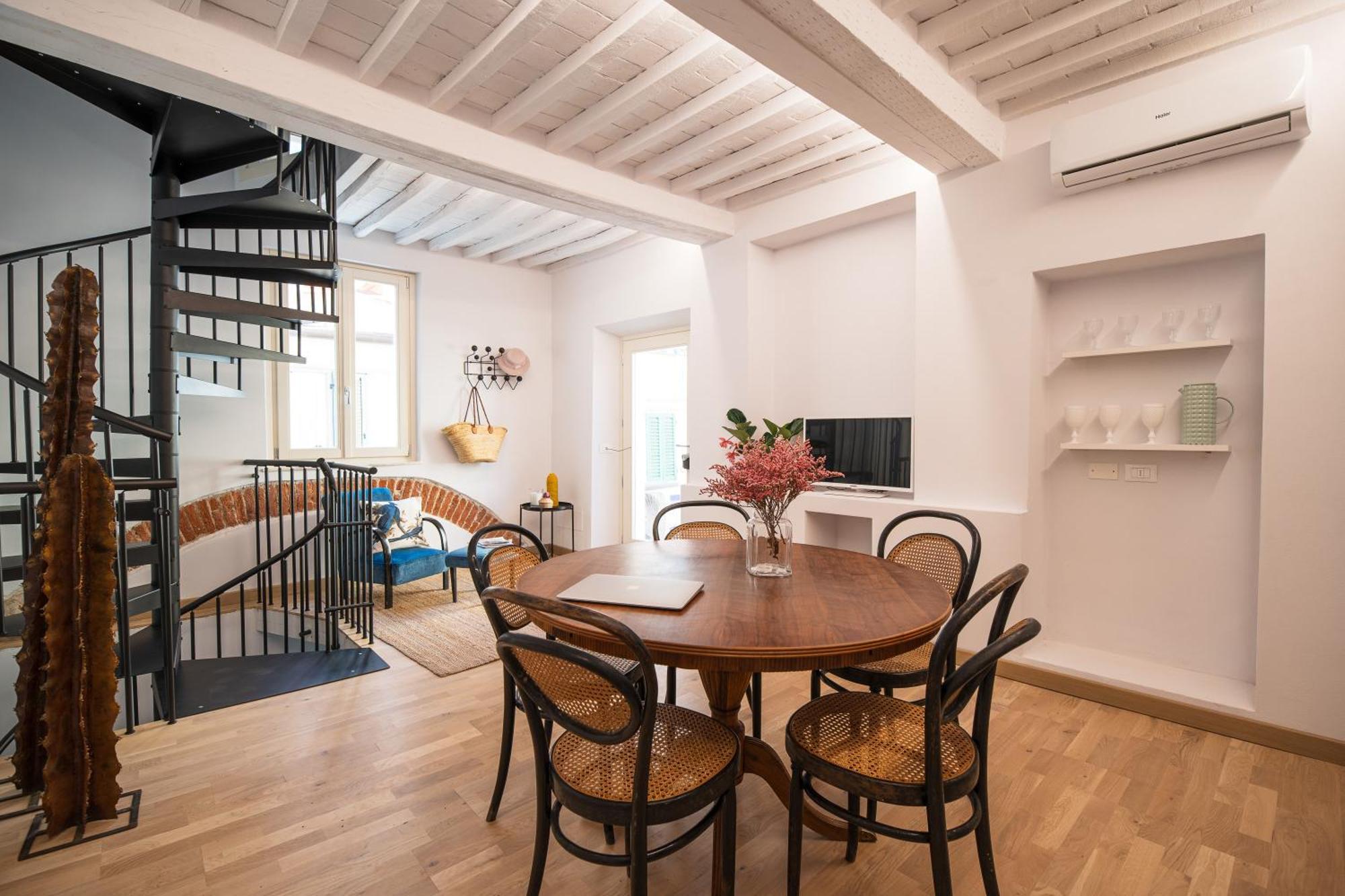 Saliscendi Apartment Pietrasanta Bagian luar foto